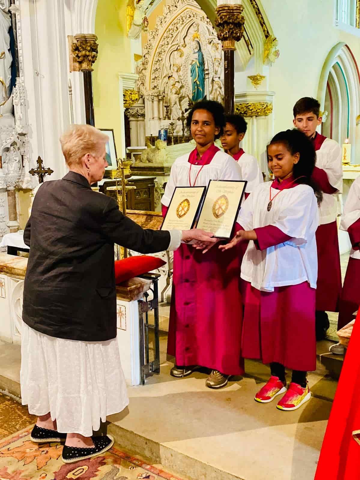 Altar_Servers_receiving_certificates_2024-min.jpg