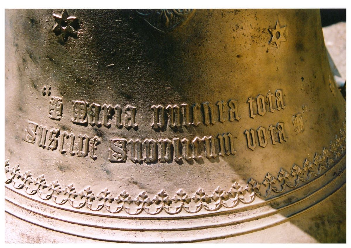 The bell inscription 'Mary without blemish, hear the sound of those who beg for help'.